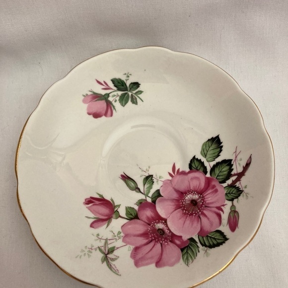 Vintage tea cup and saucer. Roses Regency shabby chic - Picture 3 of 5